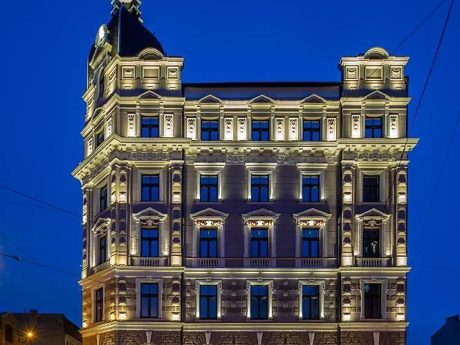 Amella Aparthotel 4*